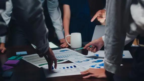 Visual representation of data strategy and advisory service, showing transform your organisation with a comprehensive data strategy that aligns with your business goals and drives growth.